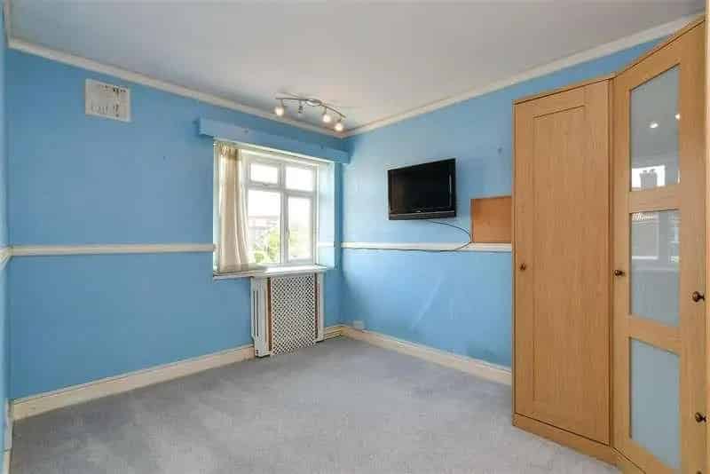 3 Bed Seafront Flat for Sale - Garage & Communal Gardens