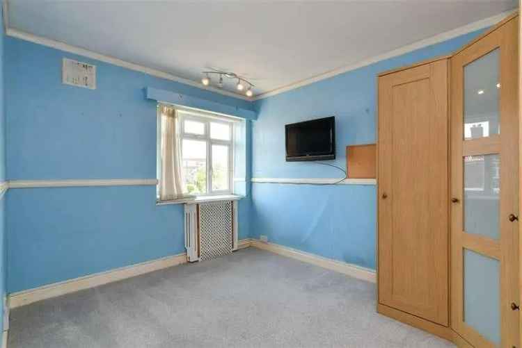 3 Bed Seafront Flat for Sale - Garage & Communal Gardens