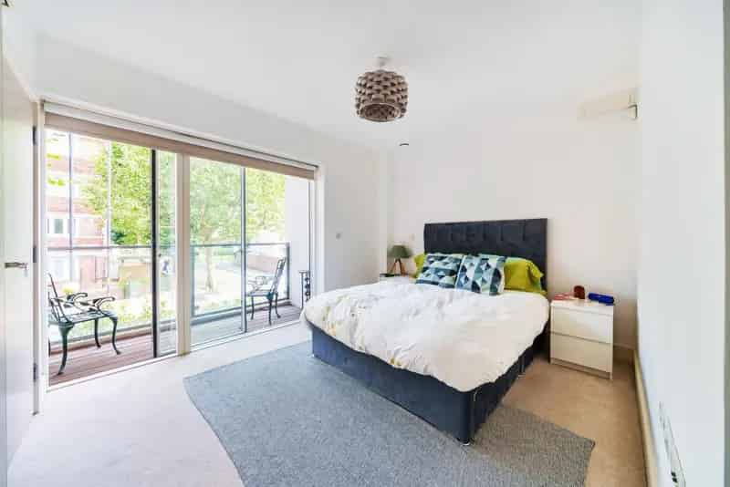 2 Bed 2 Bath Maisonette Near London Bridge