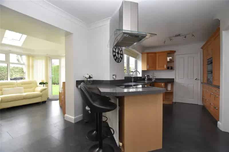 Immaculate 4-Bedroom Detached Home East Ardsley Large Garden Ample Parking