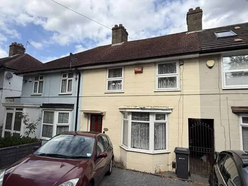 3 Bedroom Terraced House to Rent Near Amenities
