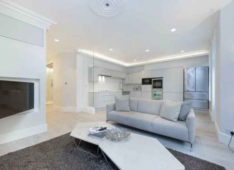 Spacious 3-Bedroom Apartment near Kensington High Street