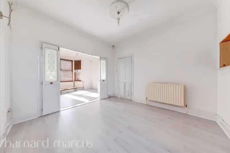 3-Bed Semi-Detached House Near London Road Croydon