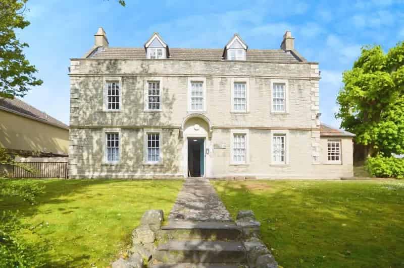 2 Bedroom Flat for Sale 593 SQ FT