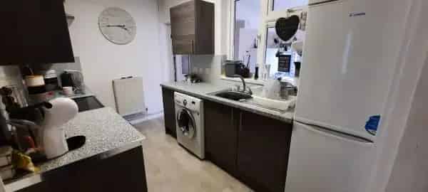 3 Bedroom House Near Station Shops Schools