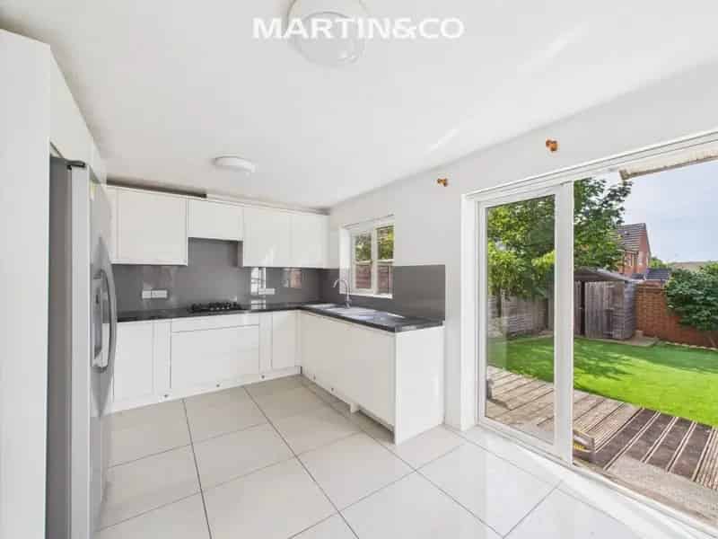 4 bedroom House
 To Rent