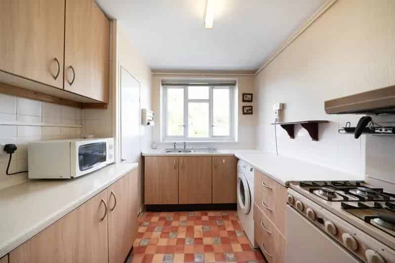 Four Bedroom Duplex near Putney High Street - 982 sq ft