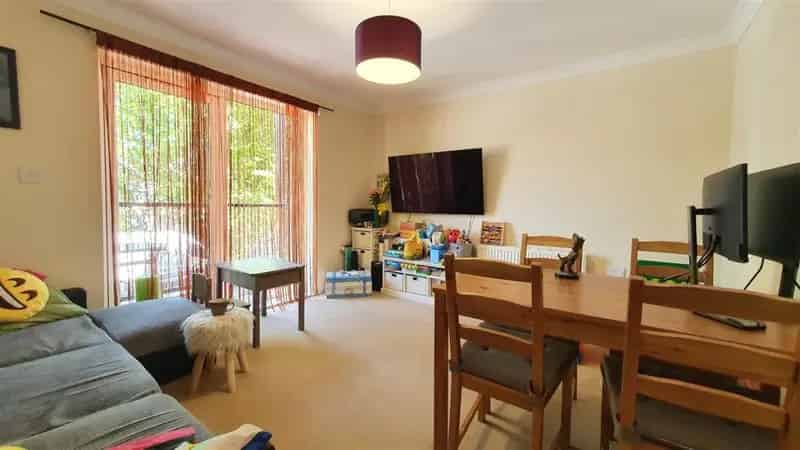 2 Bedroom Flat For Sale Near Bournemouth Beaches