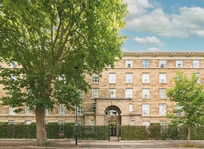 2-Bed Apartment in Gated Development Shepherds Bush Acton
