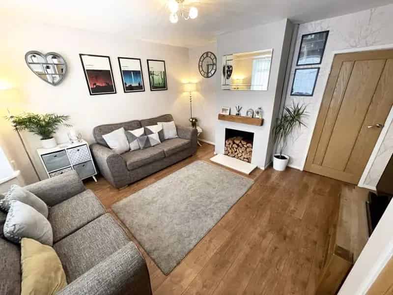 2 Bedroom Semi-Detached House to Rent