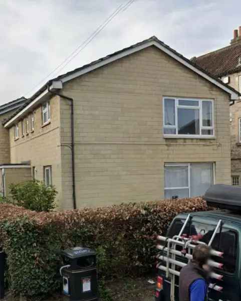 Large 2 Bed House with Car Park Friendly Neighbours