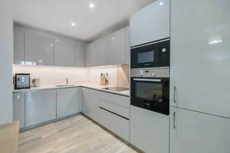 Elephant Park 2-Double Bedroom Apartment with Terrace and Parking