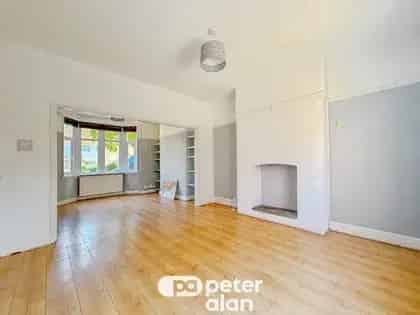 3 Bedroom Semi-Detached House Llandaff North Cardiff