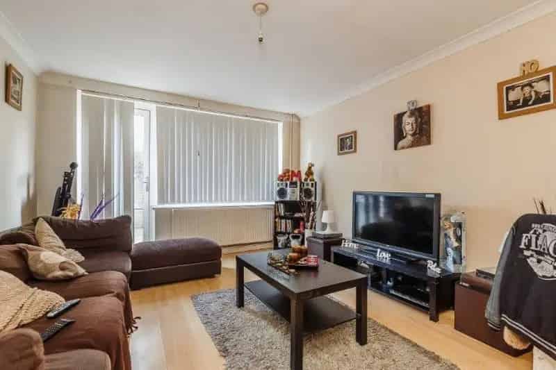 2 Bedroom Maisonette Near Canary Wharf