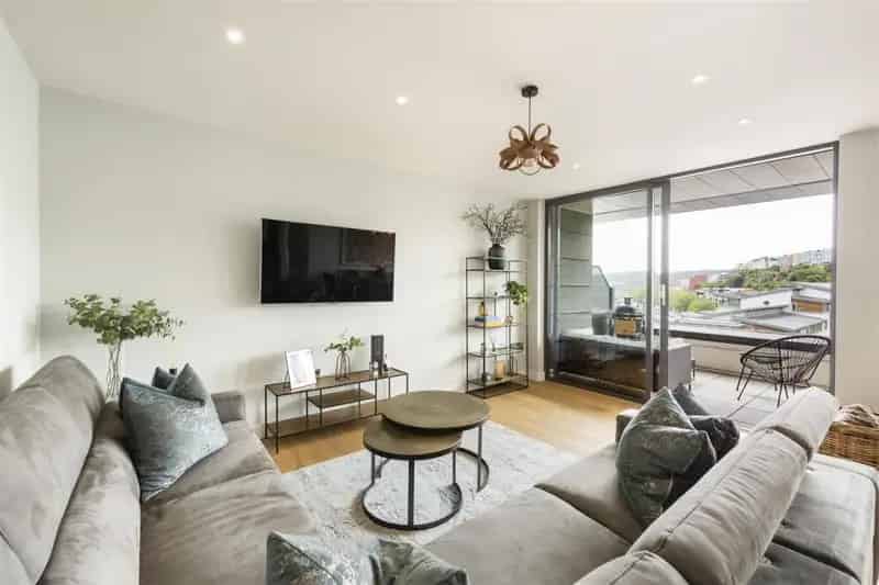 3 Bedroom Penthouse with Water Views