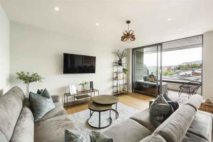 3 Bedroom Penthouse with Water Views