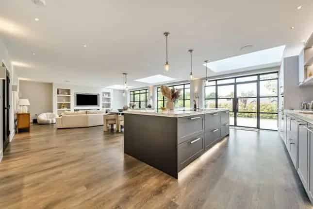 Detached House for Sale in Cuffley