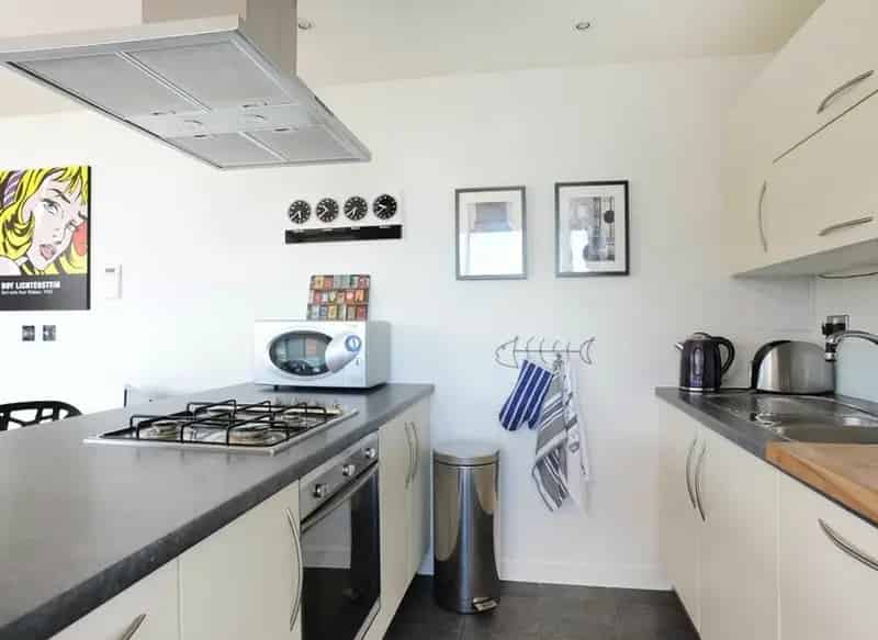 Limehouse Cut 2-Bed Apartment with Canary Wharf Views