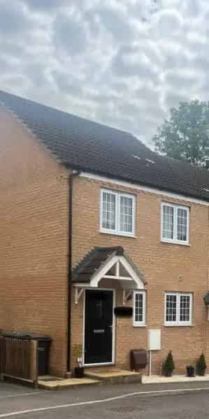 Large 2 Double Bed House Near Amenities
