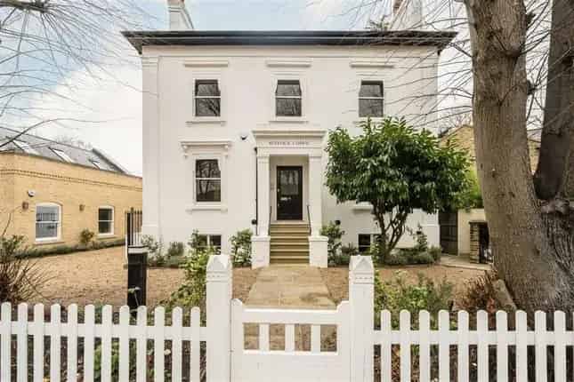 Detached House for Sale in Park Hill Clapham SW4