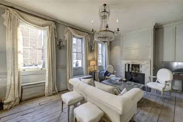 3 Bedroom Grade II Listed Georgian House for Sale in London W8