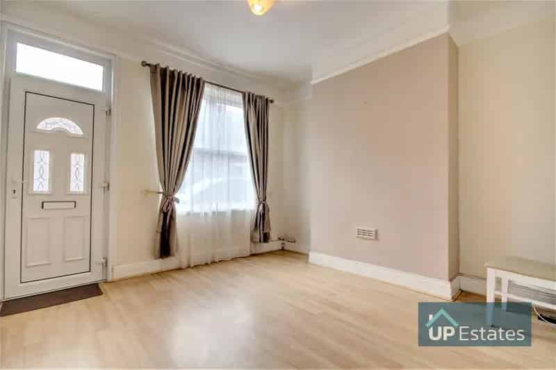 2 Bedroom Terraced House Earlsdon Available Mid March