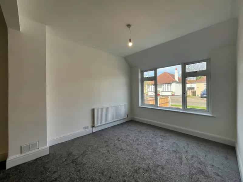 2 Bedroom Bungalow For Sale Southend-on-Sea