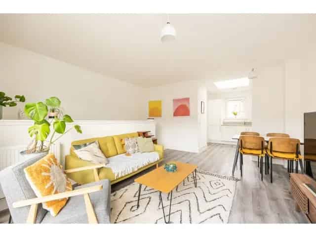 3 Bedroom Maisonette for Sale in Shore District