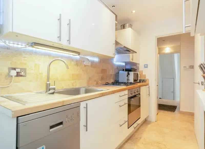 One Bedroom Victorian Conversion Apartment with Private Space and Freehold