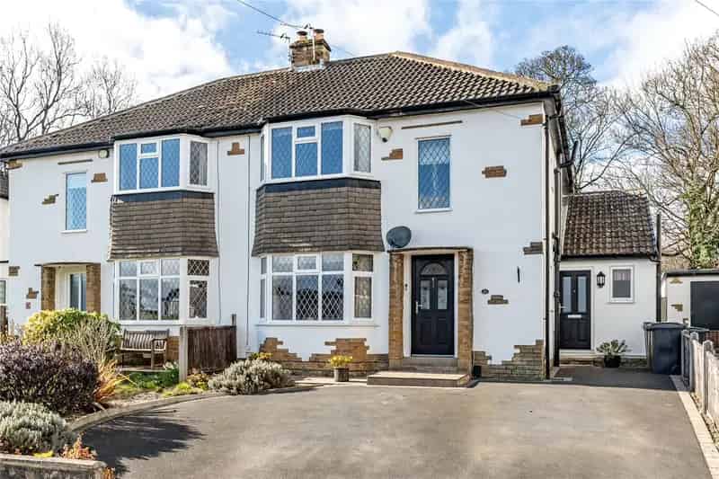 1950s Semi Detached House with Extended Dining Kitchen and Garden