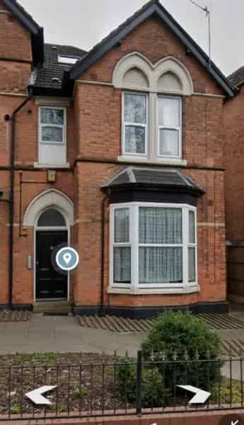 Large 1 Bed Flat near Train Station and Acocks Green Shopping Area