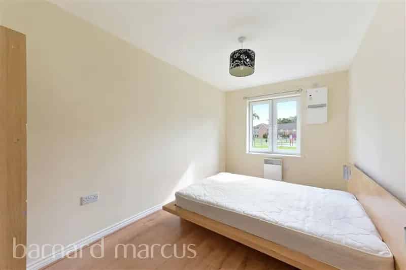 Two Bedroom Apartment Hounslow Available April 30th