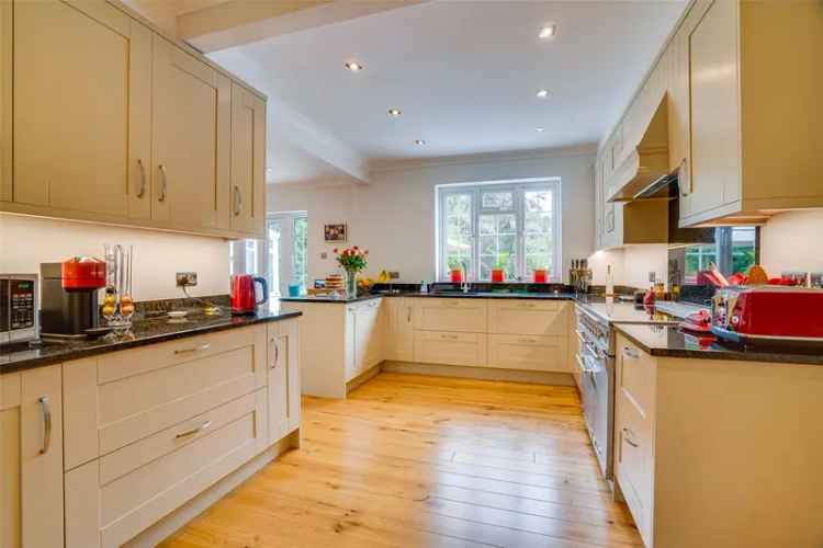 5 Bedroom Detached House with Pool and Garden East Meon