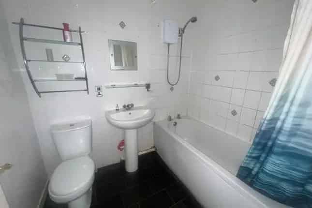 Glasgow G21 Flat for Sale Angus Street Two Double Bedrooms