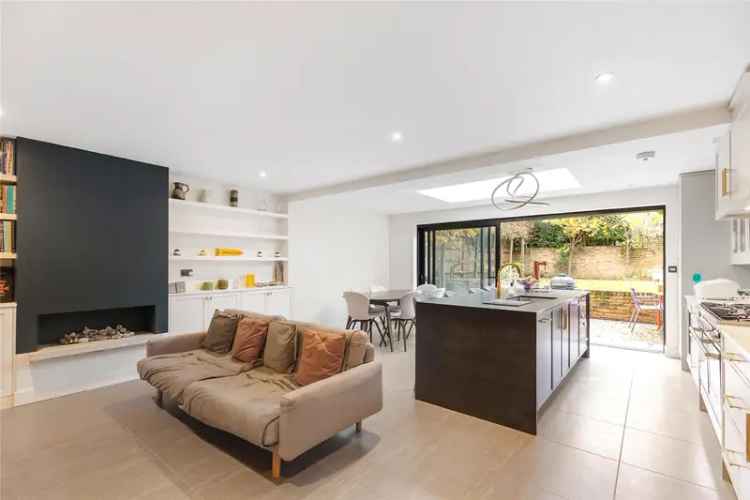 6 Bedroom Detached House in Putney