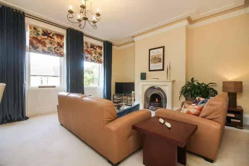 2 bed flat for sale