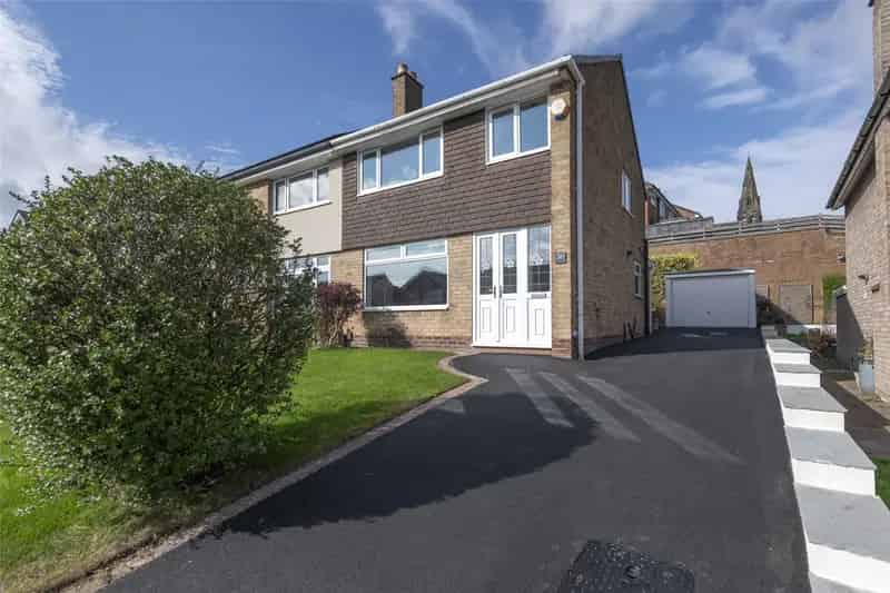 3 Bed Semi Detached House Horsforth Modern Kitchen Garden Parking Garage