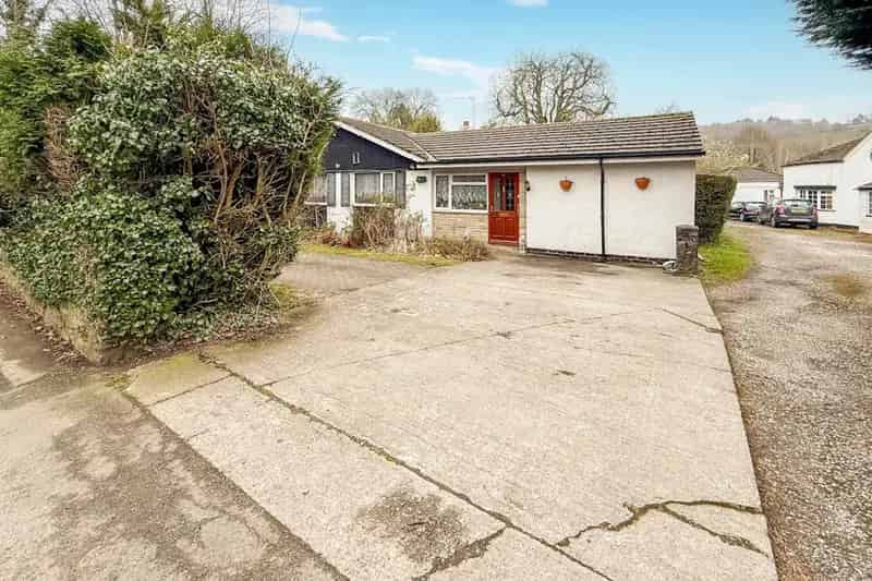 Spacious Family Home Needing Modernisation Large Garden Ample Parking