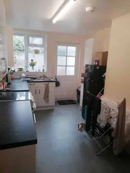 1 Double & 1 Single Bedroom Flat, Quiet Street, Private Garden