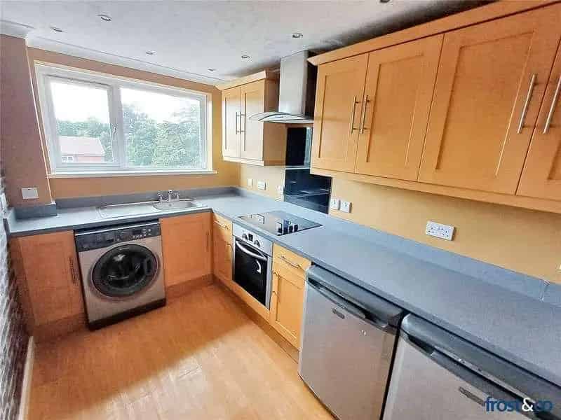2 Bed Flat for Sale Near Westbourne