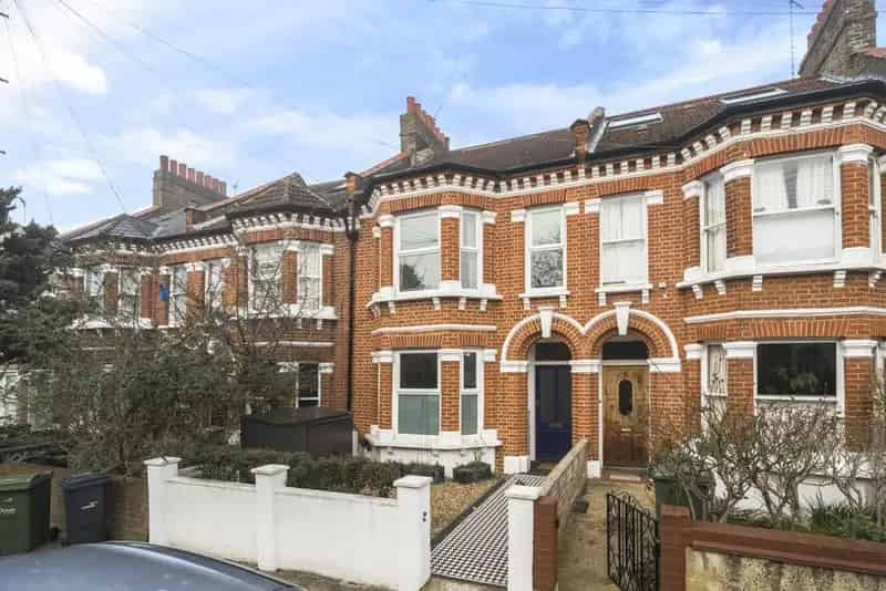 Spacious Period Family Home Near Streatham Common Stations