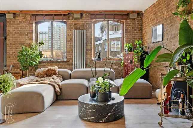 Flat for sale in Narrow Street, London E14