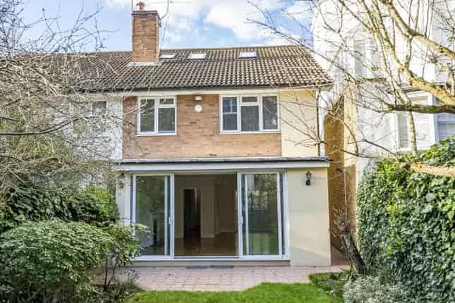 4 Bedroom Semi-Detached House for Sale Belsize Village NW3