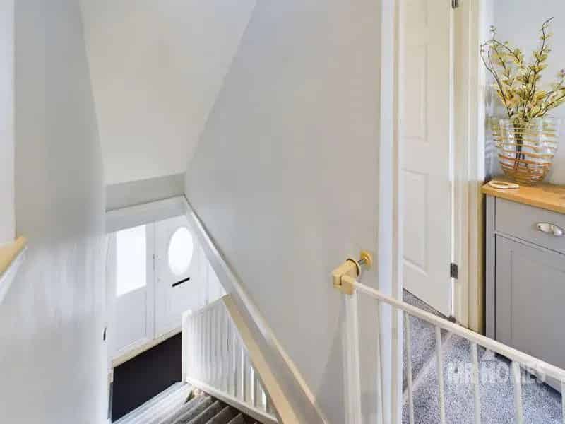 3 Bed Mid Terrace House For Sale