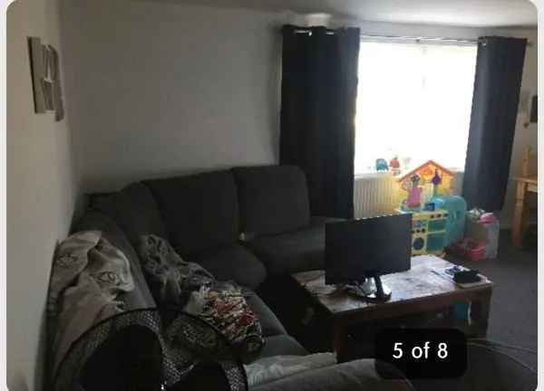 Flat For Rent in Crawley, England