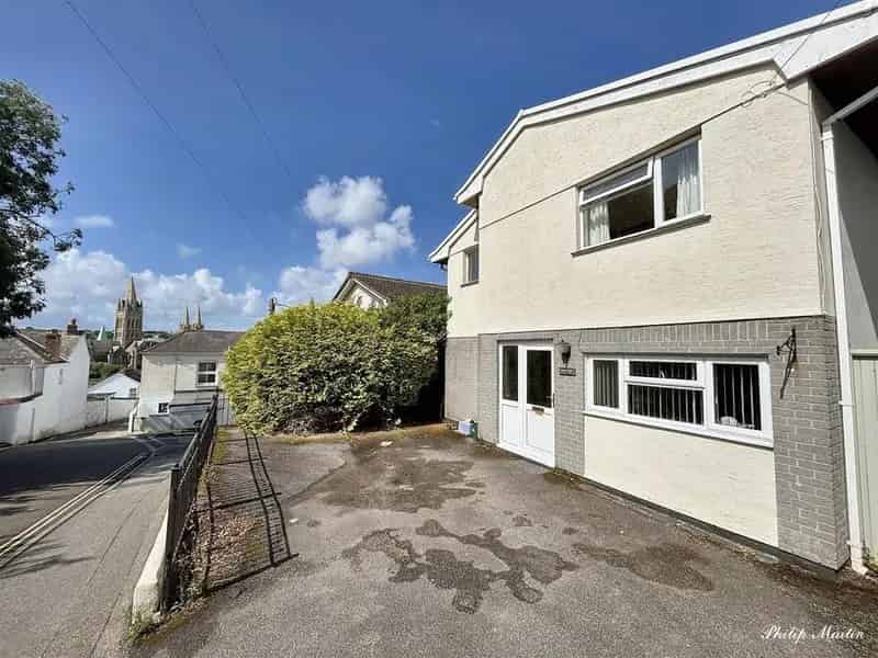 3 Bedroom Detached House for Sale in Truro