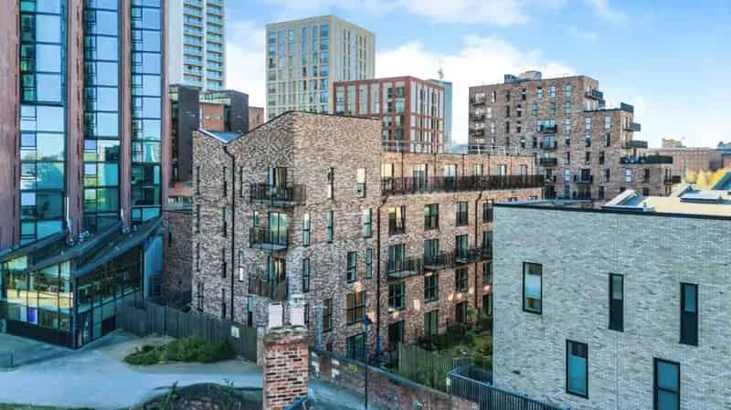 2 Bedroom Flat for Sale Manchester M4 New Islington Canal View