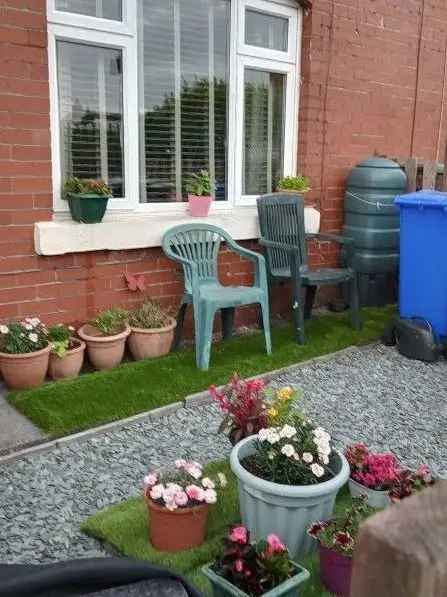 2 Bed House with Garden - Not Overlooked