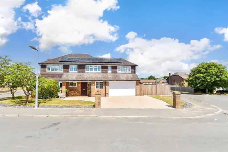 5 Bedroom Detached House for Sale West Park