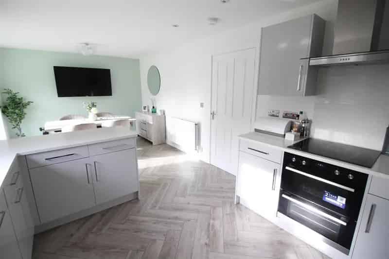4 Bedroom Detached House For Rent